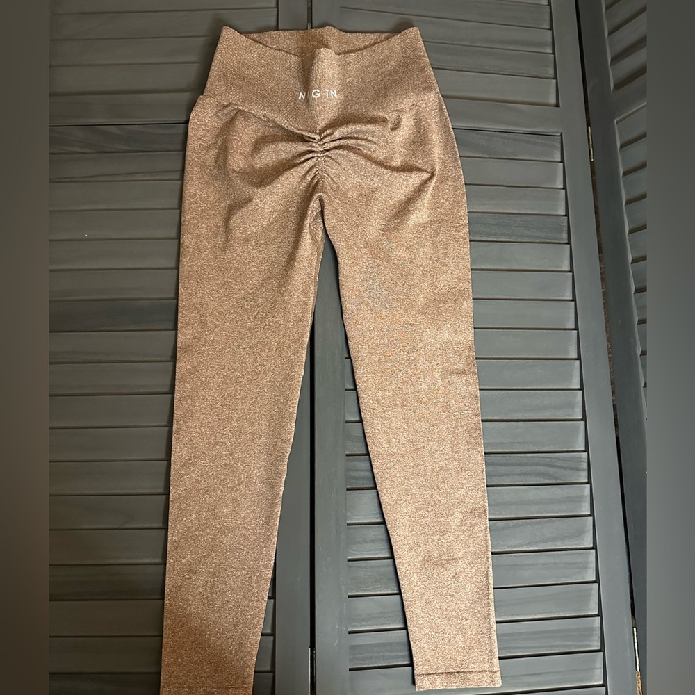 NVGTN scrunch butt leggings